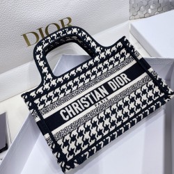 Tote book