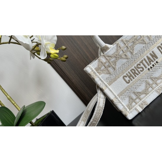 Tote book