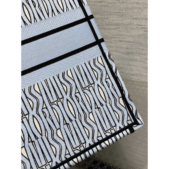 Tote book