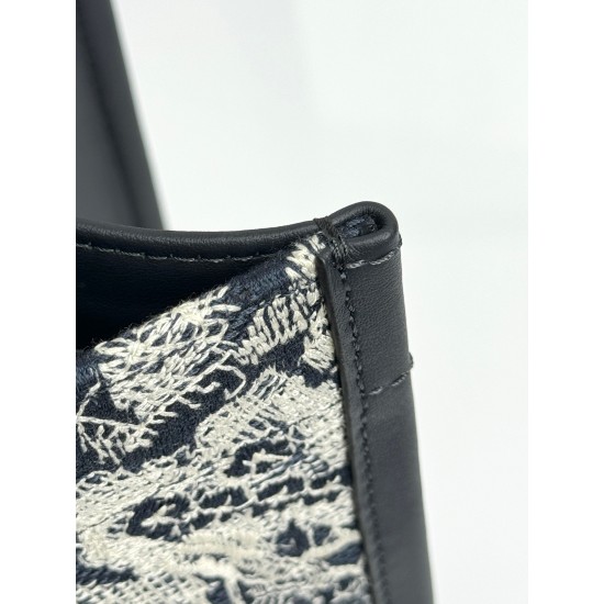 Tote book