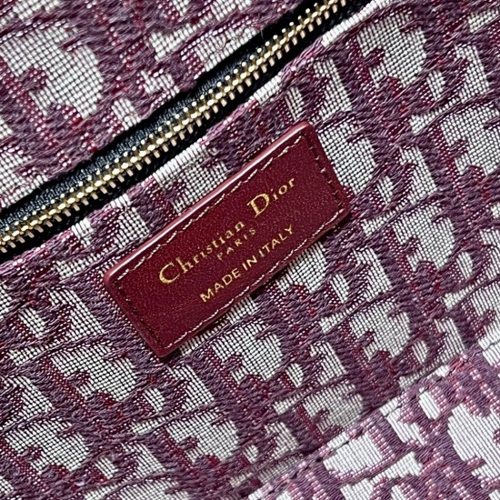 Tote book