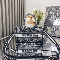 Tote book