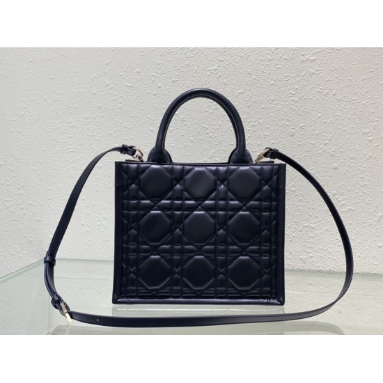 Tote book