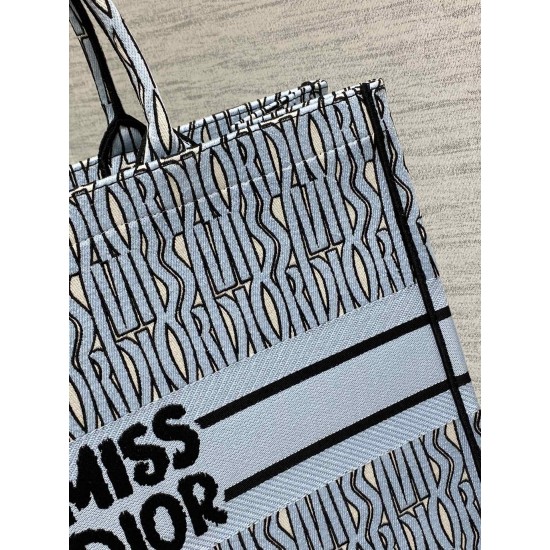 Tote book