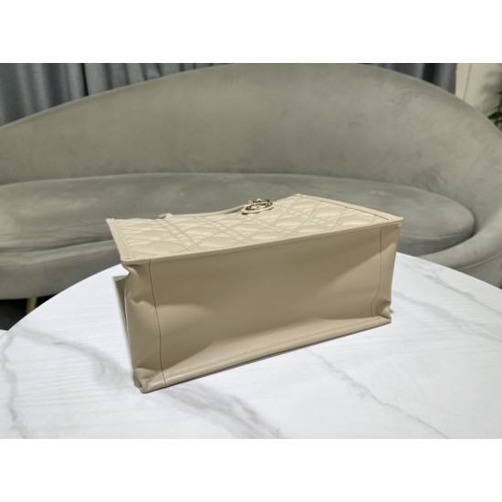 Tote book