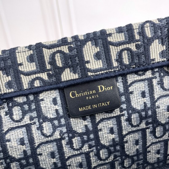 Tote book