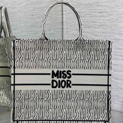 Tote book