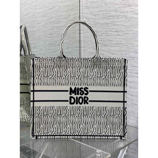 Tote book