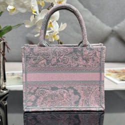 Tote book