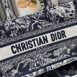 Tote book