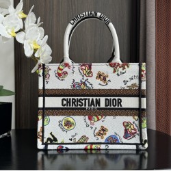 Tote book