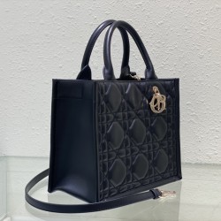 Tote book