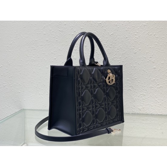 Tote book