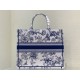 Tote book