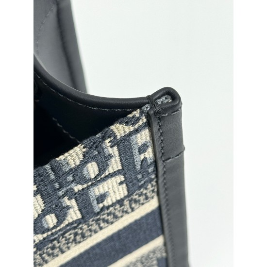 Tote book