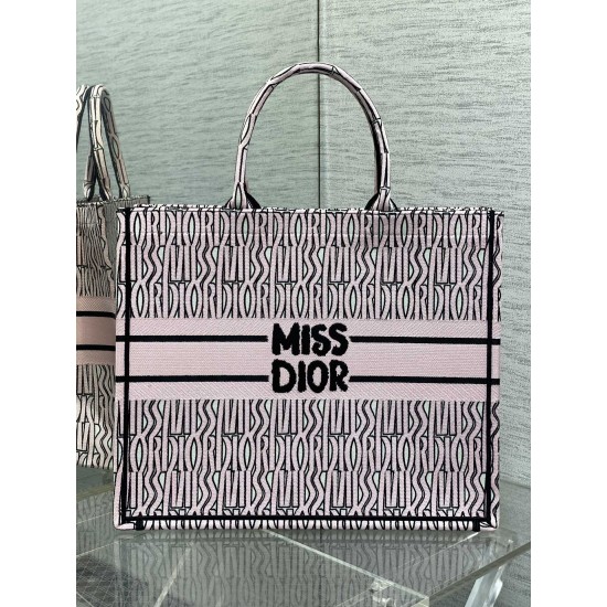 Tote book