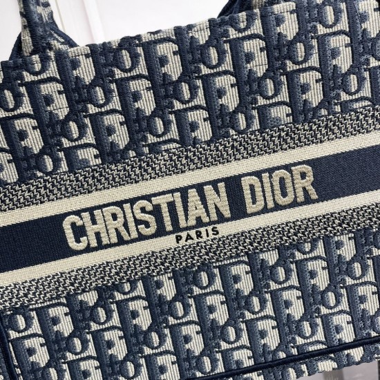 Tote book