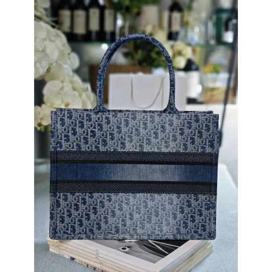Tote book