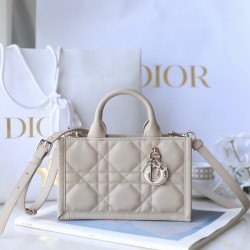 Tote book