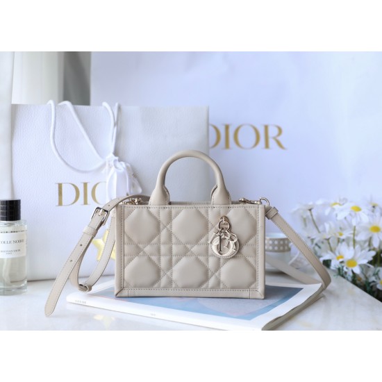 Tote book