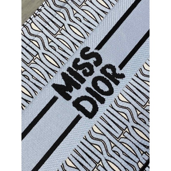 Tote book