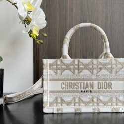 Tote book