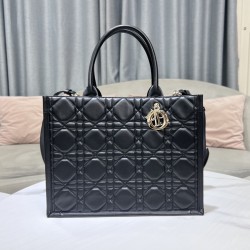 Tote book