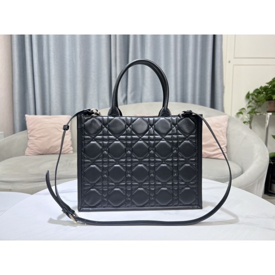 Tote book