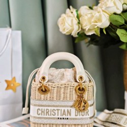 Tote book