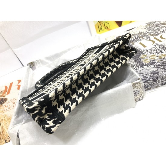 Tote book