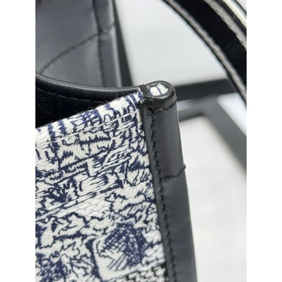 Tote book
