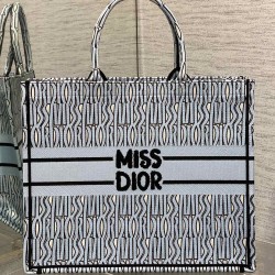 Tote book