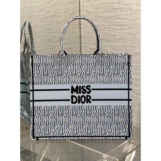 Tote book