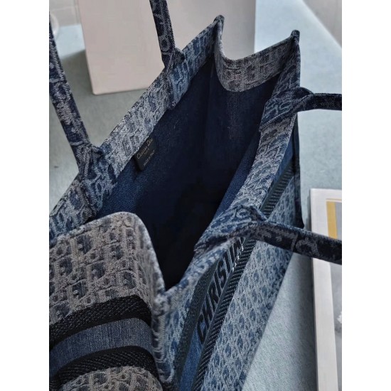 Tote book