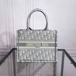 Tote book