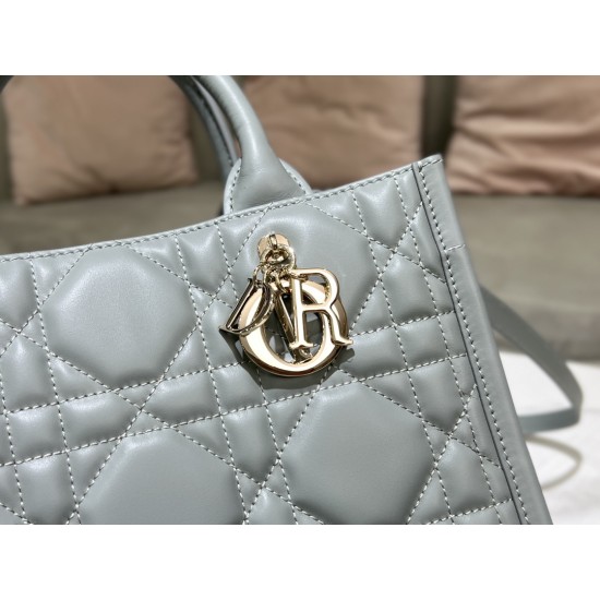 Tote book