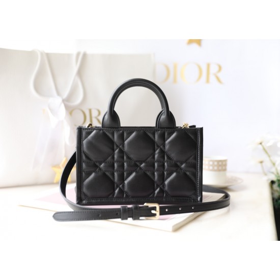 Tote book