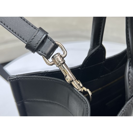 Tote book