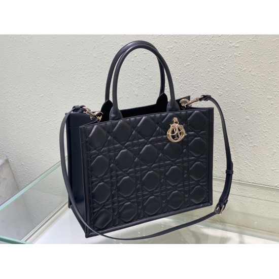 Tote book