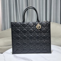 Tote book
