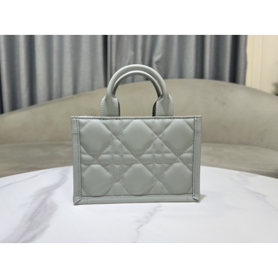 Tote book
