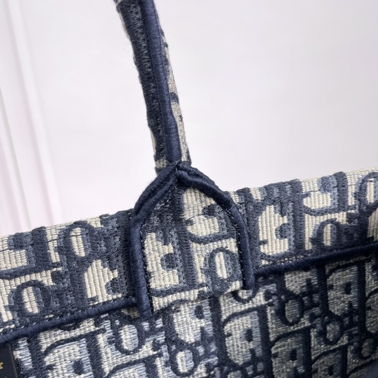 Tote book