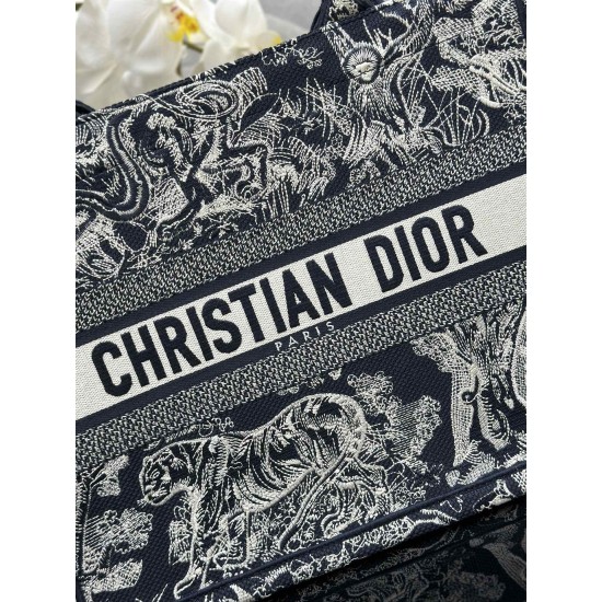 Tote book