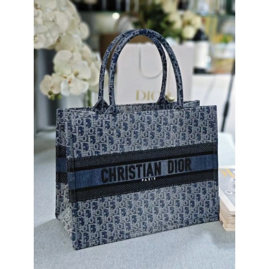 Tote book