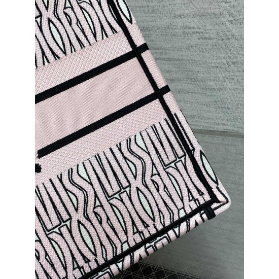 Tote book