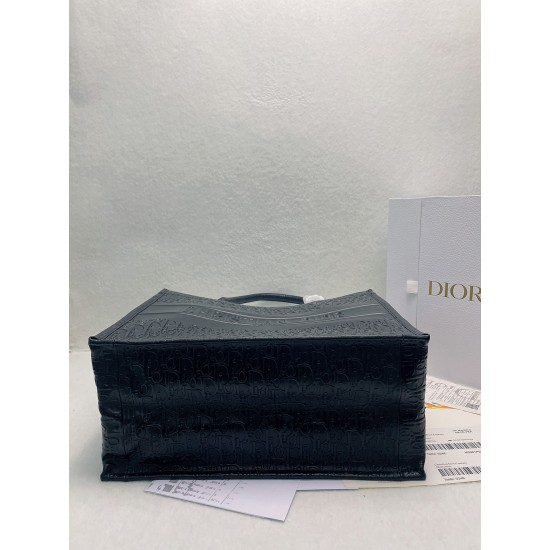Tote book