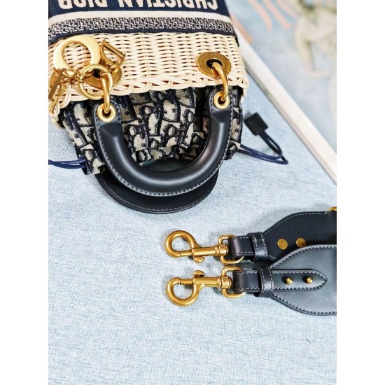 Tote book