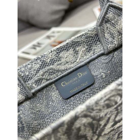 Tote book