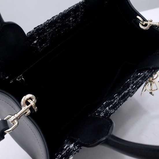 Tote book