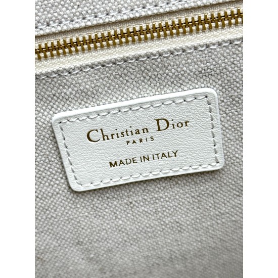 Tote book